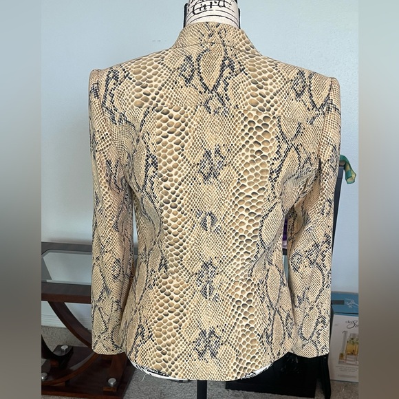 Alberto Makali - Snake-Print Tailored Blazer  and Skirt Set in Size 8 - Picture 8 of 16